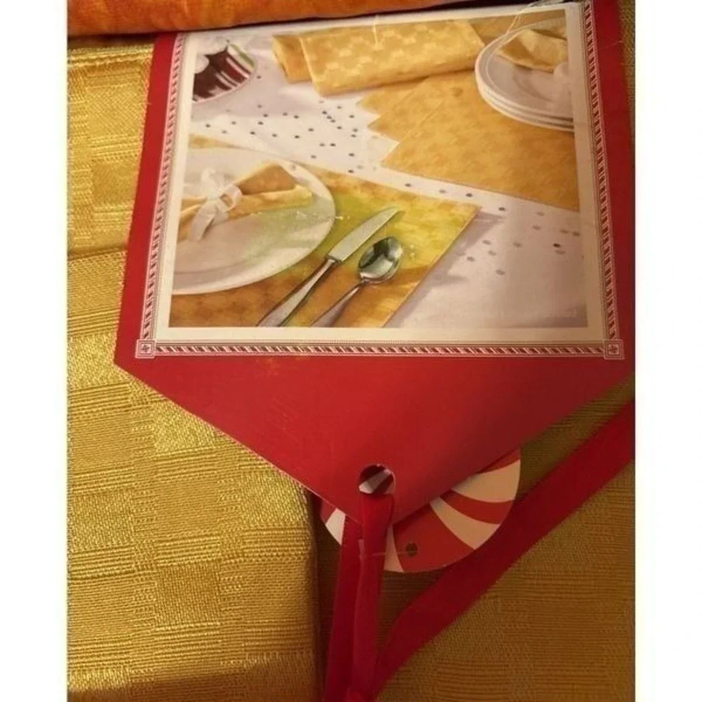 New  8 pc Cotton/Polyester Golden Torch 4 placemats 17